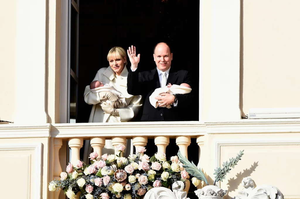 Księżna Charlene i Książę Albert II z dziećmi Księżna Charlene i Książę Albert II z dziećmi