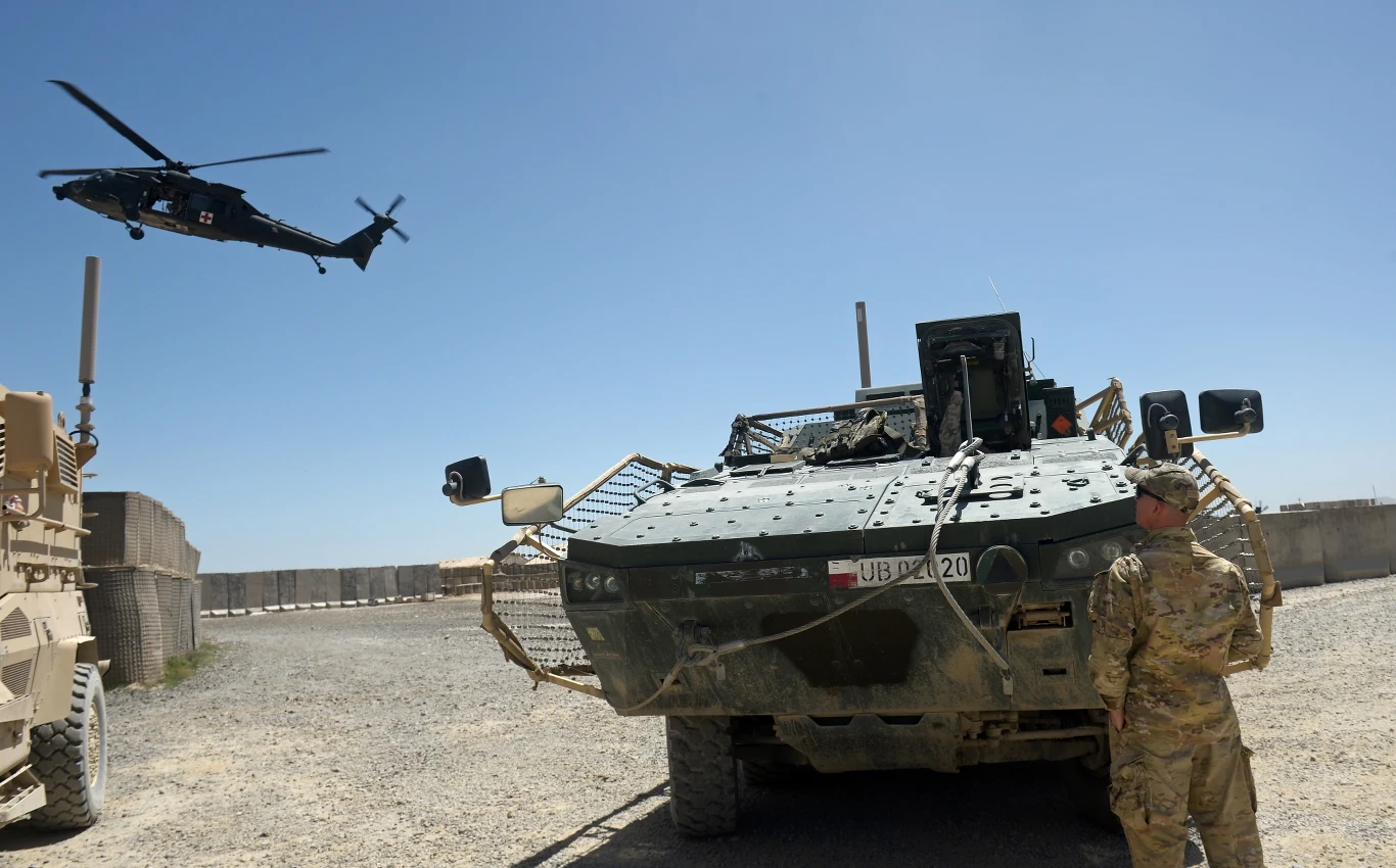 Transportery opancerzone Rosomak mają zostać wyposażone w przeciwpancerne pociski kierowane Spike. Transportery opancerzone Rosomak mają zostać wyposażone w przeciwpancerne pociski kierowane Spike.