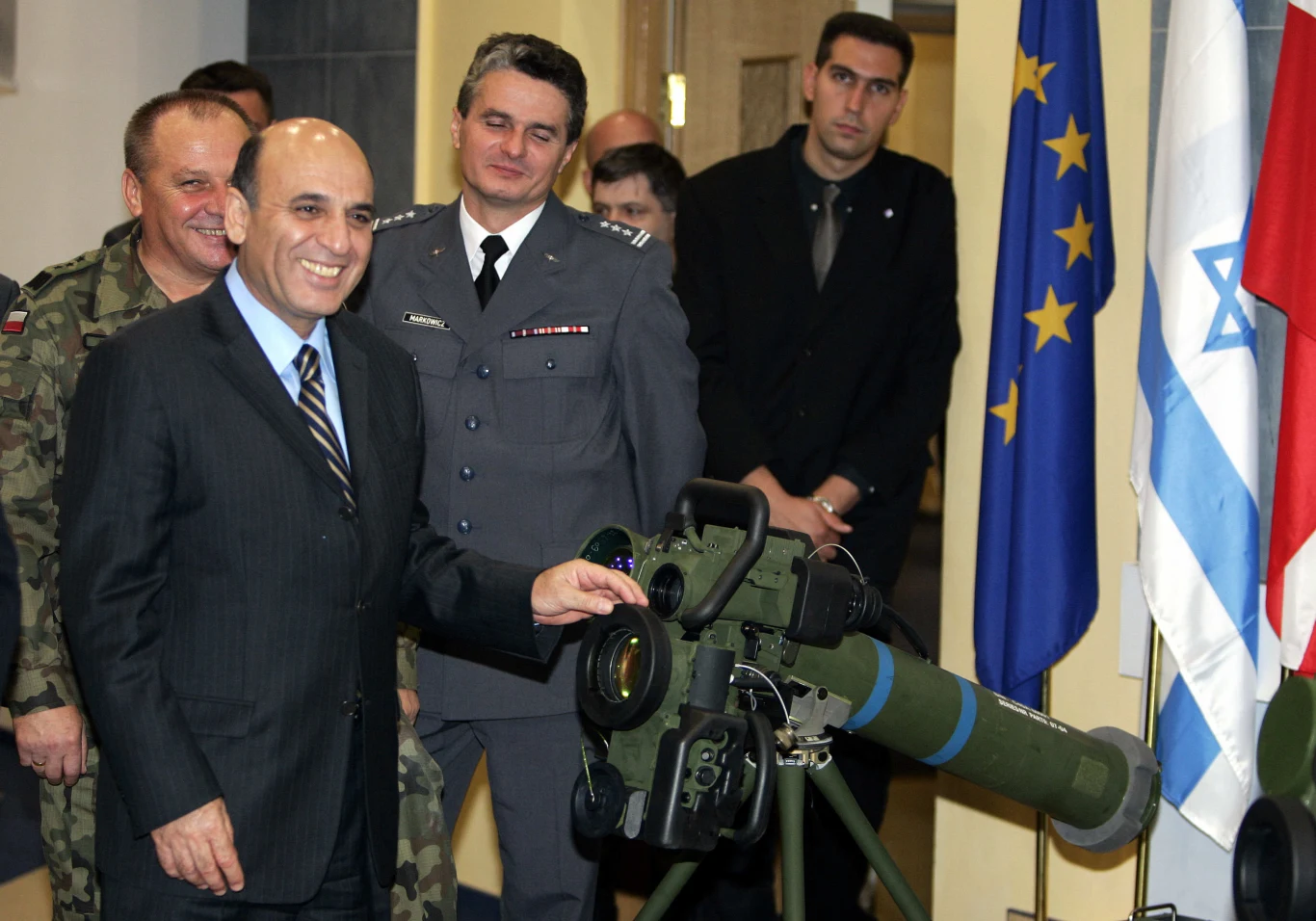 Pociski Spike znajdują się na wyposażeniu Wojska Polskiego od 2004 roku. Pociski Spike znajdują się na wyposażeniu Wojska Polskiego od 2004 roku.