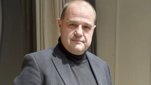 Aktor lubi stawać po drugiej stronie kamery. Wyreżyserował kilka odcinków „Rancza” a także sztukę „Złodziej” w Teatrze Capitol. 