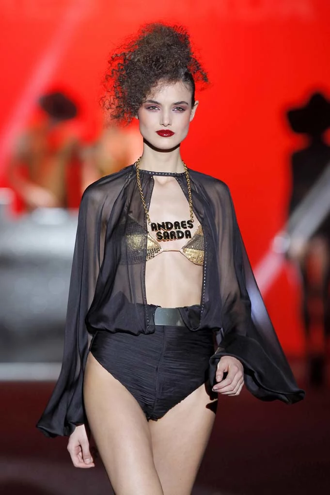 Luksusowa bielizna od Andres Sarda to coś więcej niż majtki i biustonosze. Fantazyjna, seksowna nietuzinkowa. Każda stylizacja opowiada odrębną, owianą tajemnicą, historię Luksusowa bielizna od Andres Sarda to coś więcej niż majtki i biustonosze. Fantazyjna, seksowna nietuzinkowa. Każda stylizacja opowiada odrębną, owianą tajemnicą, historię