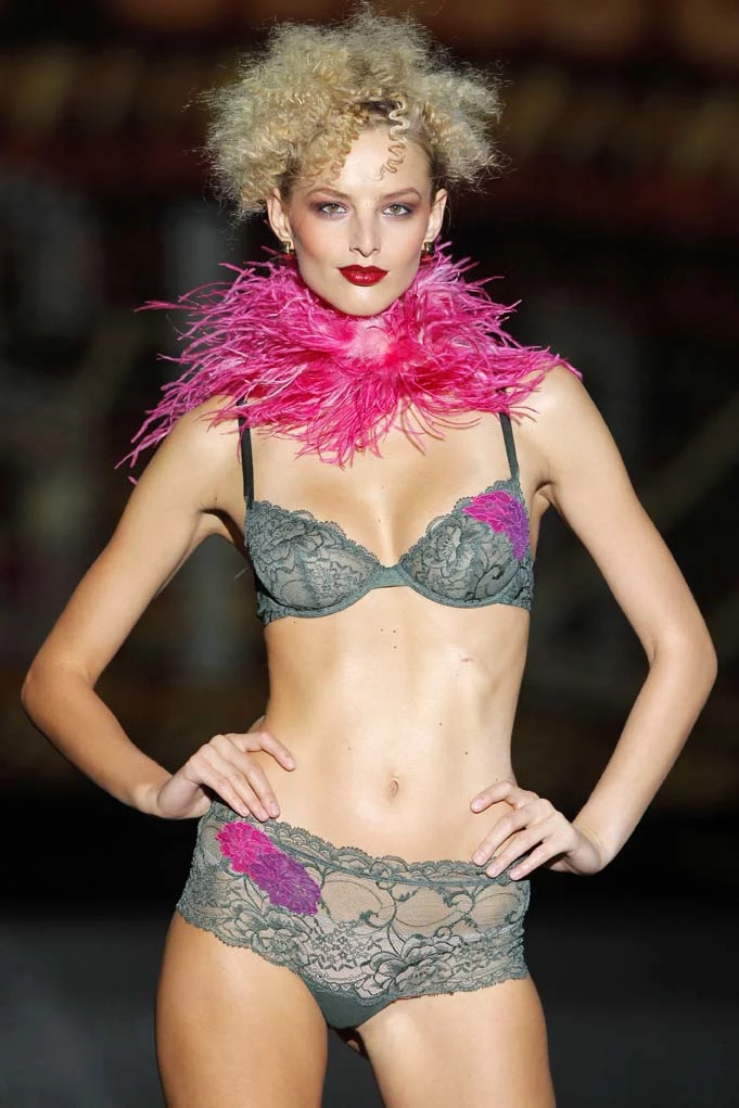 Luksusowa bielizna od Andres Sarda to coś więcej niż majtki i biustonosze. Fantazyjna, seksowna nietuzinkowa. Każda stylizacja opowiada odrębną, owianą tajemnicą, historię Luksusowa bielizna od Andres Sarda to coś więcej niż majtki i biustonosze. Fantazyjna, seksowna nietuzinkowa. Każda stylizacja opowiada odrębną, owianą tajemnicą, historię