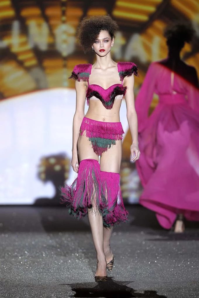 Luksusowa bielizna od Andres Sarda to coś więcej niż majtki i biustonosze. Fantazyjna, seksowna nietuzinkowa. Każda stylizacja opowiada odrębną, owianą tajemnicą, historię Luksusowa bielizna od Andres Sarda to coś więcej niż majtki i biustonosze. Fantazyjna, seksowna nietuzinkowa. Każda stylizacja opowiada odrębną, owianą tajemnicą, historię