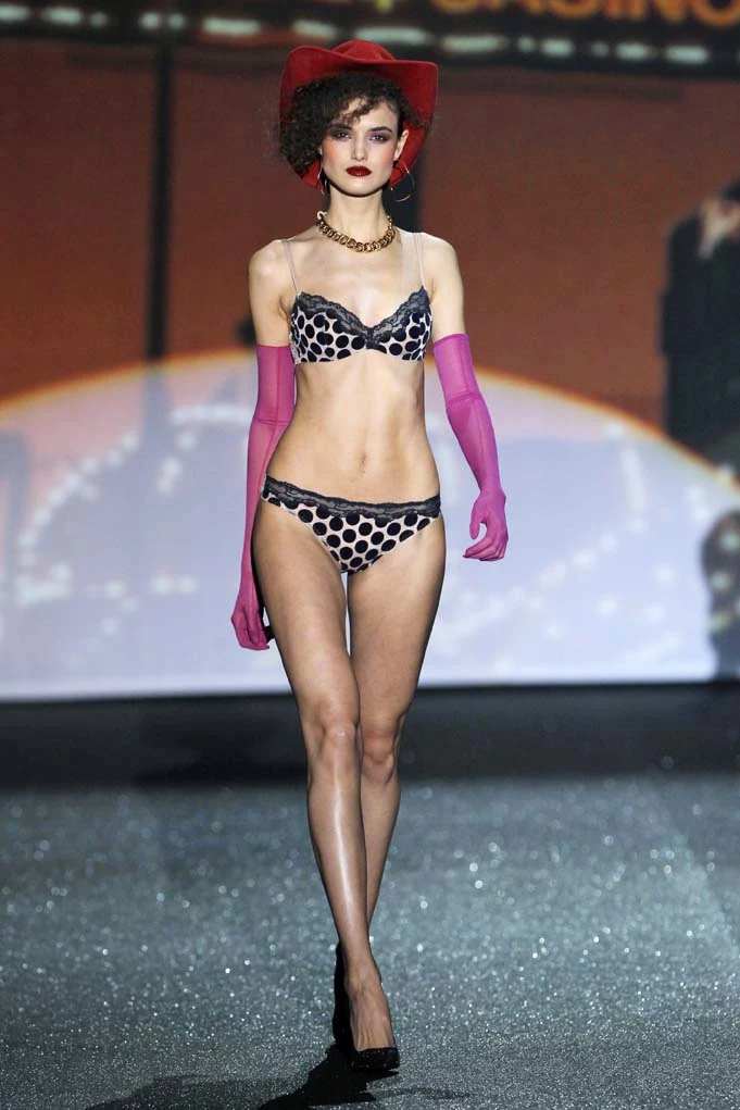 Luksusowa bielizna od Andres Sarda to coś więcej niż majtki i biustonosze. Fantazyjna, seksowna nietuzinkowa. Każda stylizacja opowiada odrębną, owianą tajemnicą, historię Luksusowa bielizna od Andres Sarda to coś więcej niż majtki i biustonosze. Fantazyjna, seksowna nietuzinkowa. Każda stylizacja opowiada odrębną, owianą tajemnicą, historię