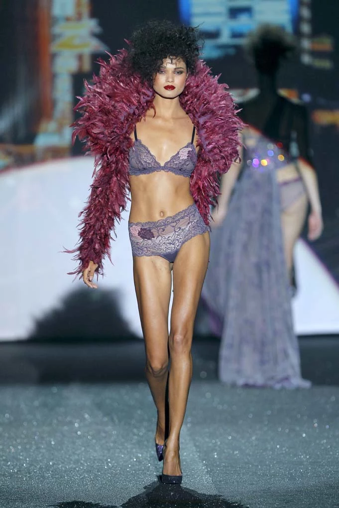 Luksusowa bielizna od Andres Sarda to coś więcej niż majtki i biustonosze. Fantazyjna, seksowna nietuzinkowa. Każda stylizacja opowiada odrębną, owianą tajemnicą, historię Luksusowa bielizna od Andres Sarda to coś więcej niż majtki i biustonosze. Fantazyjna, seksowna nietuzinkowa. Każda stylizacja opowiada odrębną, owianą tajemnicą, historię