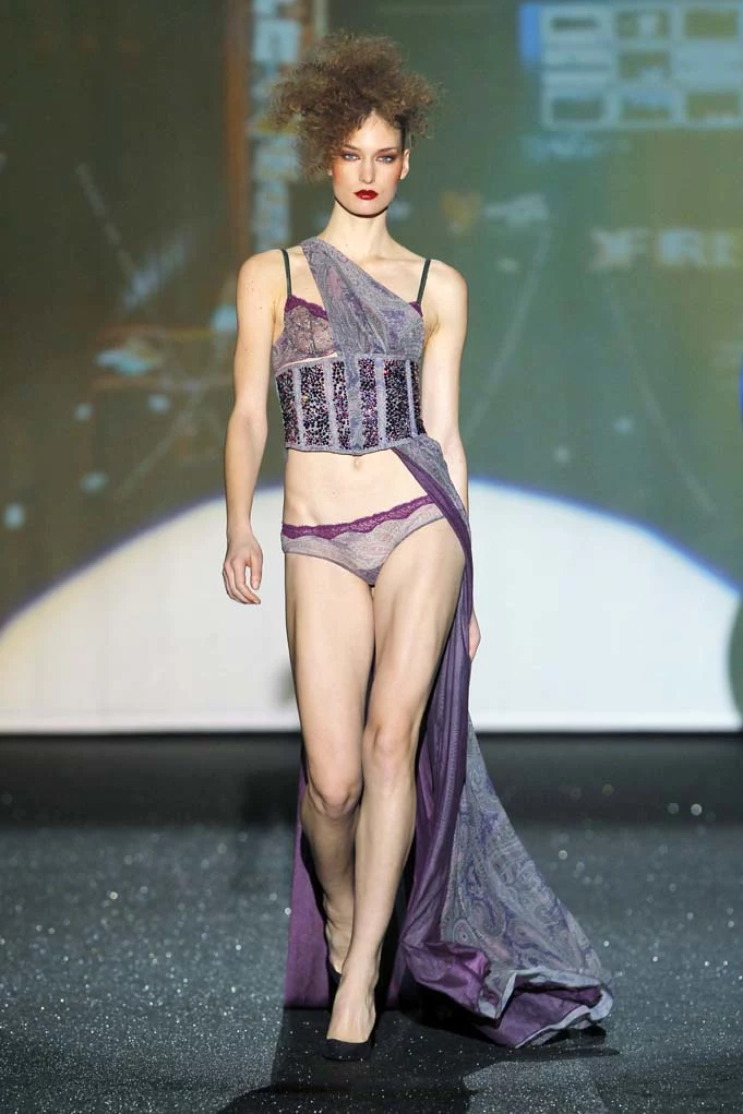 Luksusowa bielizna od Andres Sarda to coś więcej niż majtki i biustonosze. Fantazyjna, seksowna nietuzinkowa. Każda stylizacja opowiada odrębną, owianą tajemnicą, historię Luksusowa bielizna od Andres Sarda to coś więcej niż majtki i biustonosze. Fantazyjna, seksowna nietuzinkowa. Każda stylizacja opowiada odrębną, owianą tajemnicą, historię