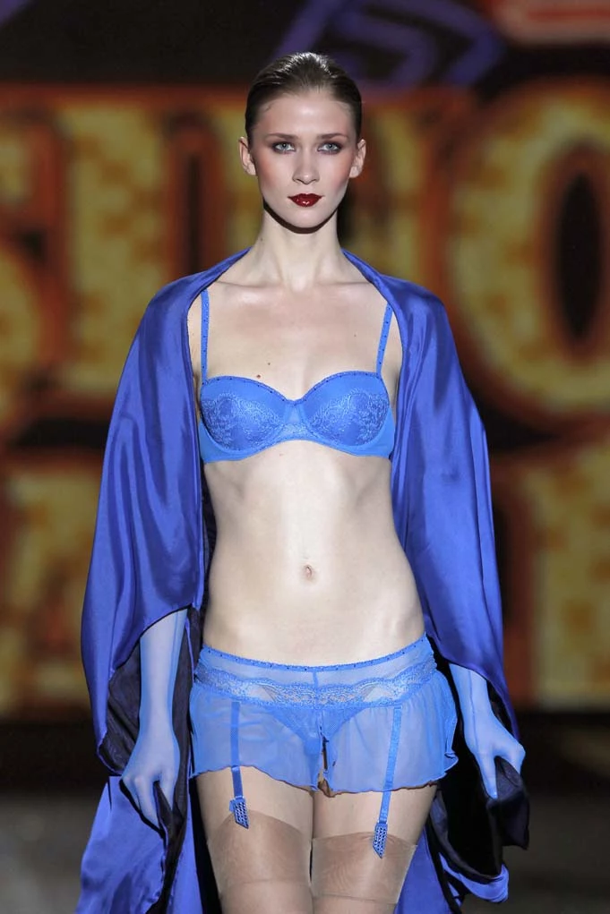 Luksusowa bielizna od Andres Sarda to coś więcej niż majtki i biustonosze. Fantazyjna, seksowna nietuzinkowa. Każda stylizacja opowiada odrębną, owianą tajemnicą, historię Luksusowa bielizna od Andres Sarda to coś więcej niż majtki i biustonosze. Fantazyjna, seksowna nietuzinkowa. Każda stylizacja opowiada odrębną, owianą tajemnicą, historię