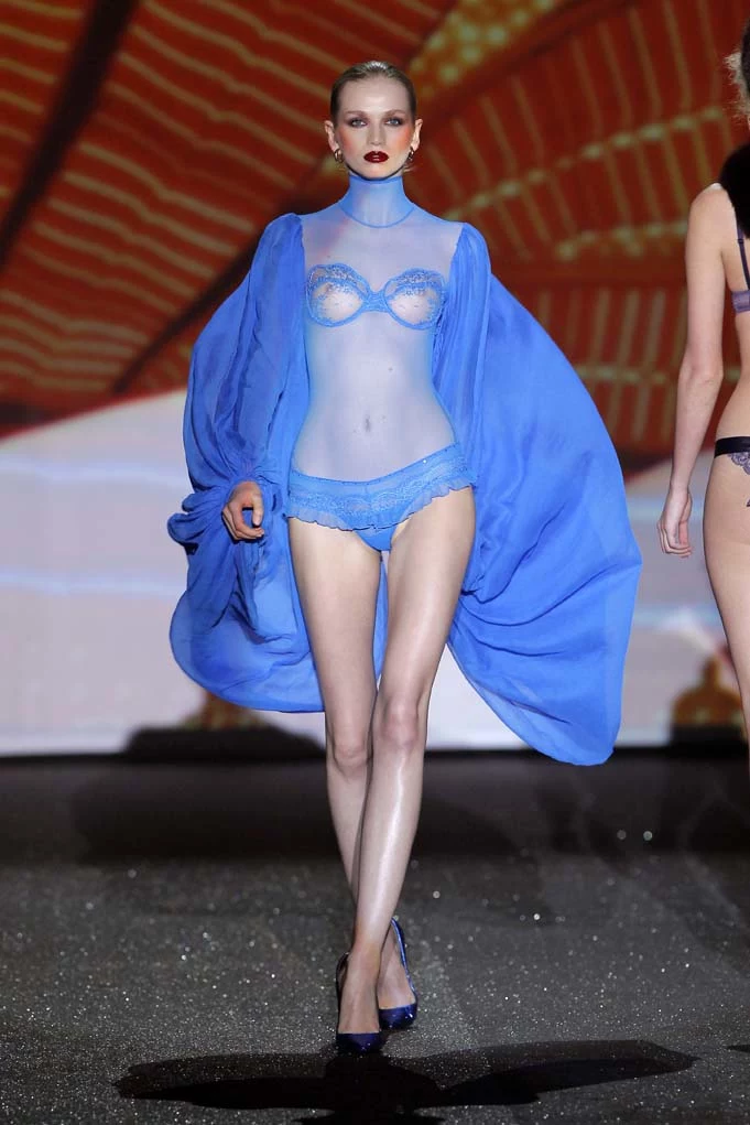 Luksusowa bielizna od Andres Sarda to coś więcej niż majtki i biustonosze. Fantazyjna, seksowna nietuzinkowa. Każda stylizacja opowiada odrębną, owianą tajemnicą, historię Luksusowa bielizna od Andres Sarda to coś więcej niż majtki i biustonosze. Fantazyjna, seksowna nietuzinkowa. Każda stylizacja opowiada odrębną, owianą tajemnicą, historię