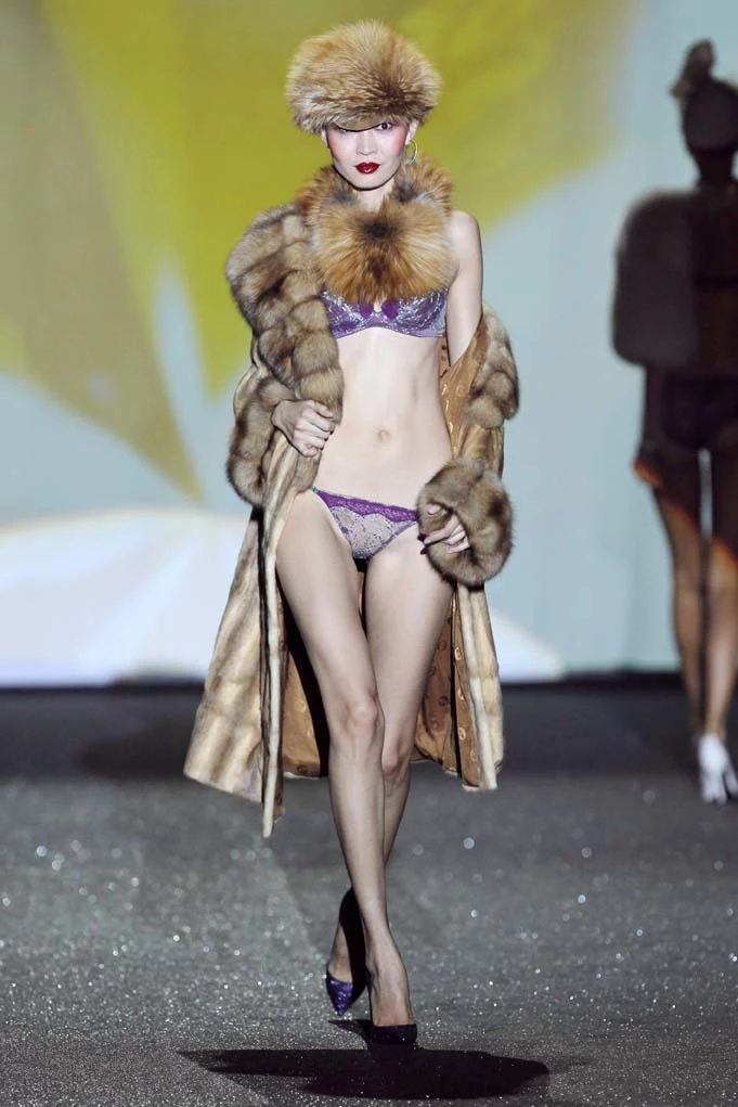 Luksusowa bielizna od Andres Sarda to coś więcej niż majtki i biustonosze. Fantazyjna, seksowna nietuzinkowa. Każda stylizacja opowiada odrębną, owianą tajemnicą, historię Luksusowa bielizna od Andres Sarda to coś więcej niż majtki i biustonosze. Fantazyjna, seksowna nietuzinkowa. Każda stylizacja opowiada odrębną, owianą tajemnicą, historię