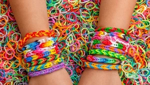 Zatrzymane zestawy składają się z gumek i zawieszek 