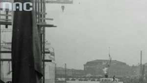 ORP "Orzeł" tuż po zjeździe z pochylni w czasie wodowania 15 stycznia 1938 r. w stoczni Vlissingen