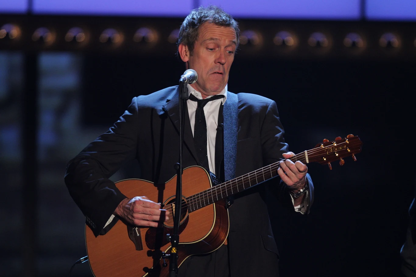Hugh Laurie skupił się głównie na muzyce. 