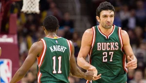 Brandon Knight i Zaza Pachulia z Milwaukee Bucks