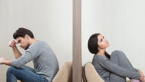 Przy wsparciu przyjaciół i rodziny osoby przechodzące rozwód mogą lepiej poradzić sobie z rozstaniem i ułożeniem życia na nowo