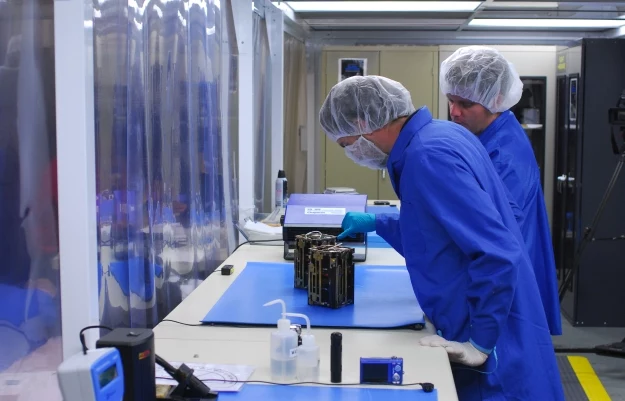 Dynamic Ionosphere Cubesat Experiment DICE.  Fot.  VANDENBERG AIR FORCE BASE, Calif. 