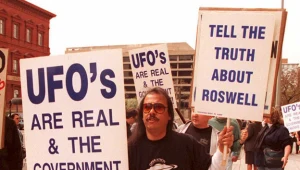 "UFO istnieje naprawdę, a rząd o tym wie" fot. Joshua Roberts