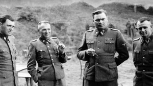 Josef Mengele, Rudolf Hoess, Josef Kramer w ośrodku SS Solahutte, 1944 - fotografia z albumu Karla Hoeckera, esesmana z Auschwitz, adiutanta Richarda Baera