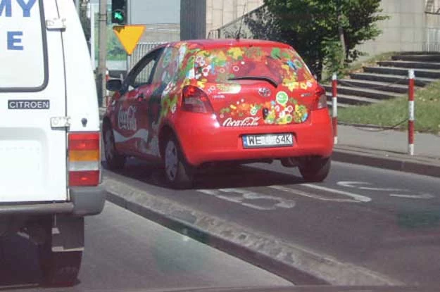 Przedstawiciele" bardzo lubią jeździć buspasami. Bo się spieszą!