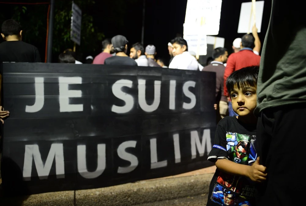 "Jesteśmy muzułmanami", transparent w czasie manifestacji przeciwko antyislamskim publikacjom w magazynie "Charlie Hebdo", fot. z Sydney, zdj. ilustracyjne