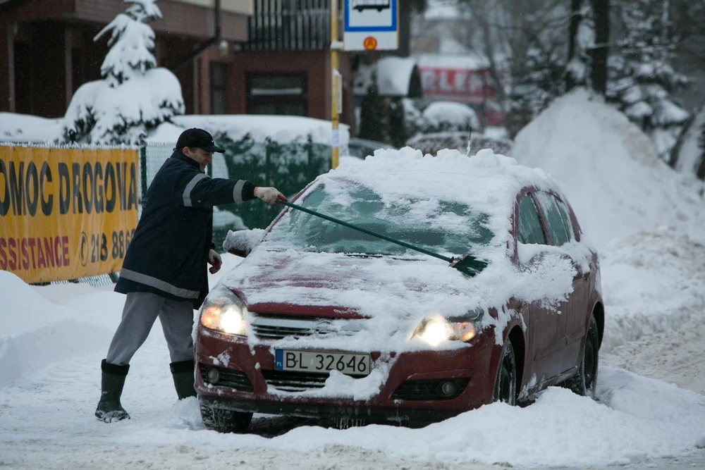 Uwaga. Nie zapomnij odśnieżyć dachu