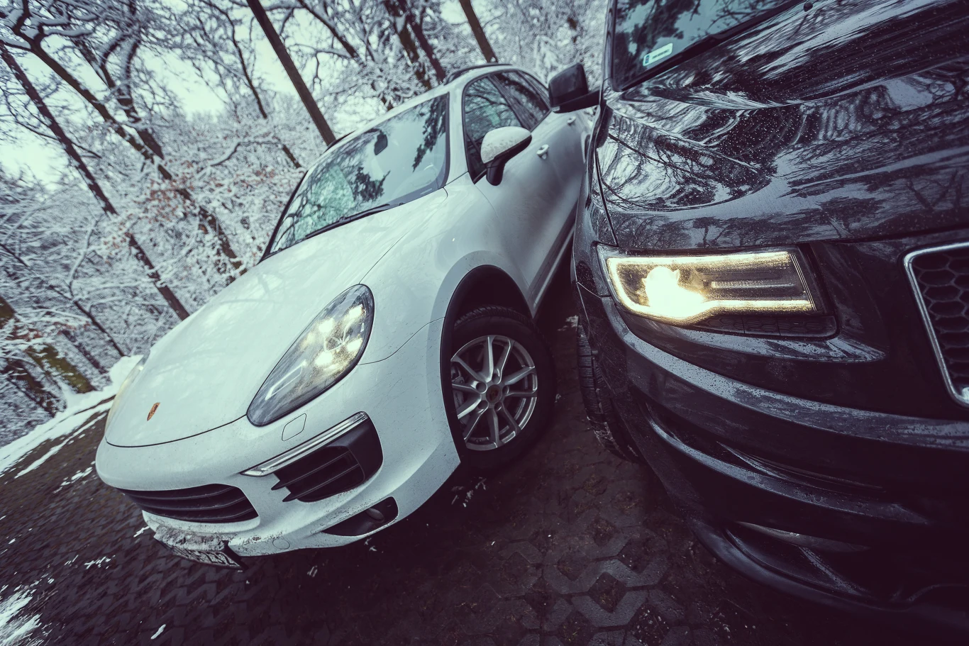 Jeep Grand Cherokee SRT czy Porsche Cayenne S? Jeep Grand Cherokee SRT czy Porsche Cayenne S?