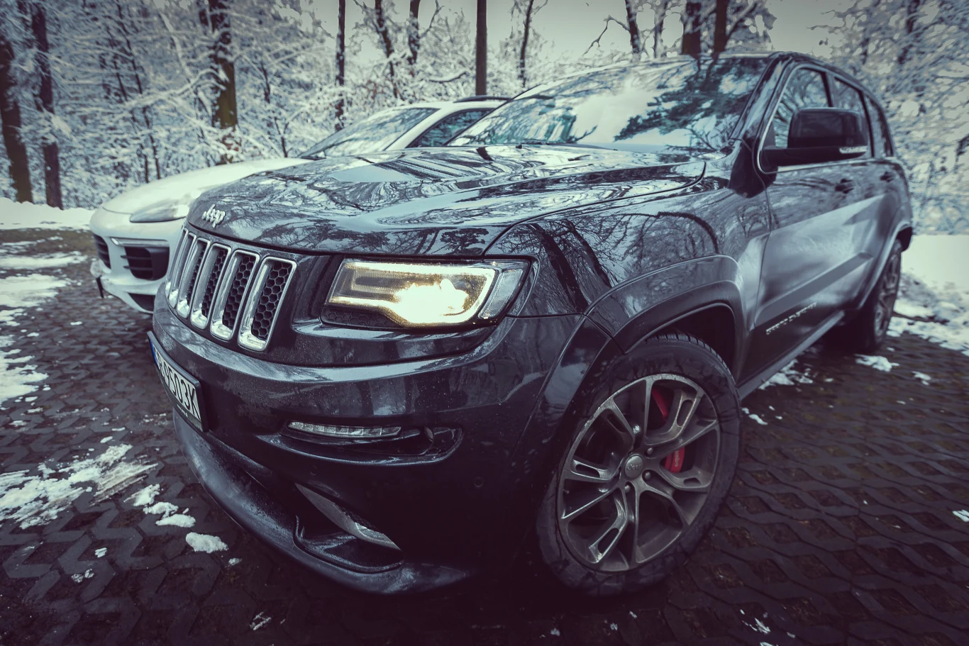 Jeep Grand Cherokee SRT czy Porsche Cayenne S? Jeep Grand Cherokee SRT czy Porsche Cayenne S?