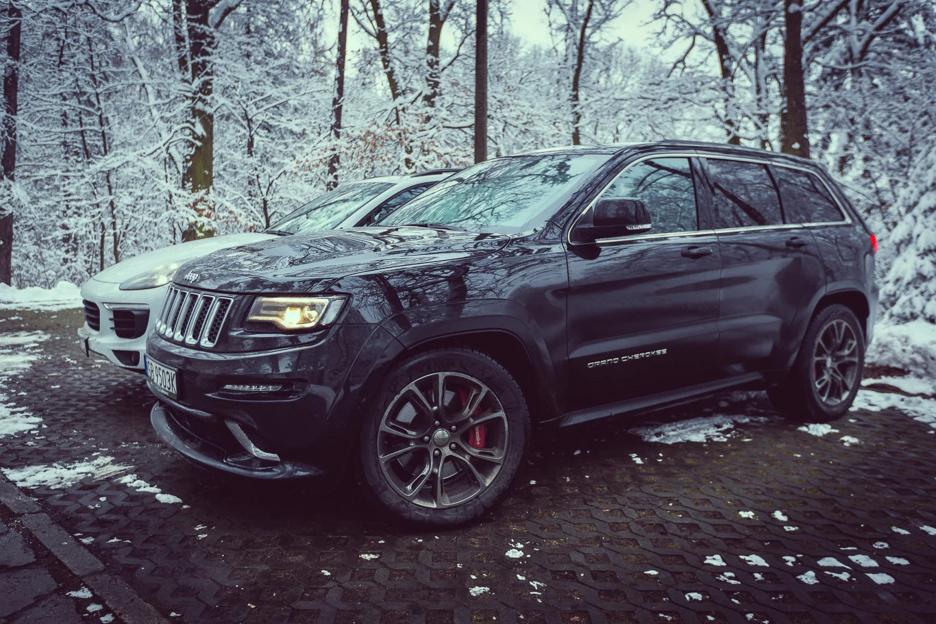 Jeep Grand Cherokee SRT czy Porsche Cayenne S? Jeep Grand Cherokee SRT czy Porsche Cayenne S?