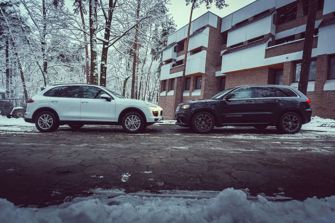 Jeep Grand Cherokee SRT czy Porsche Cayenne S? Jeep Grand Cherokee SRT czy Porsche Cayenne S?