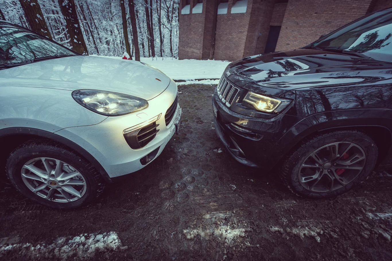 Jeep Grand Cherokee SRT czy Porsche Cayenne S? Jeep Grand Cherokee SRT czy Porsche Cayenne S?