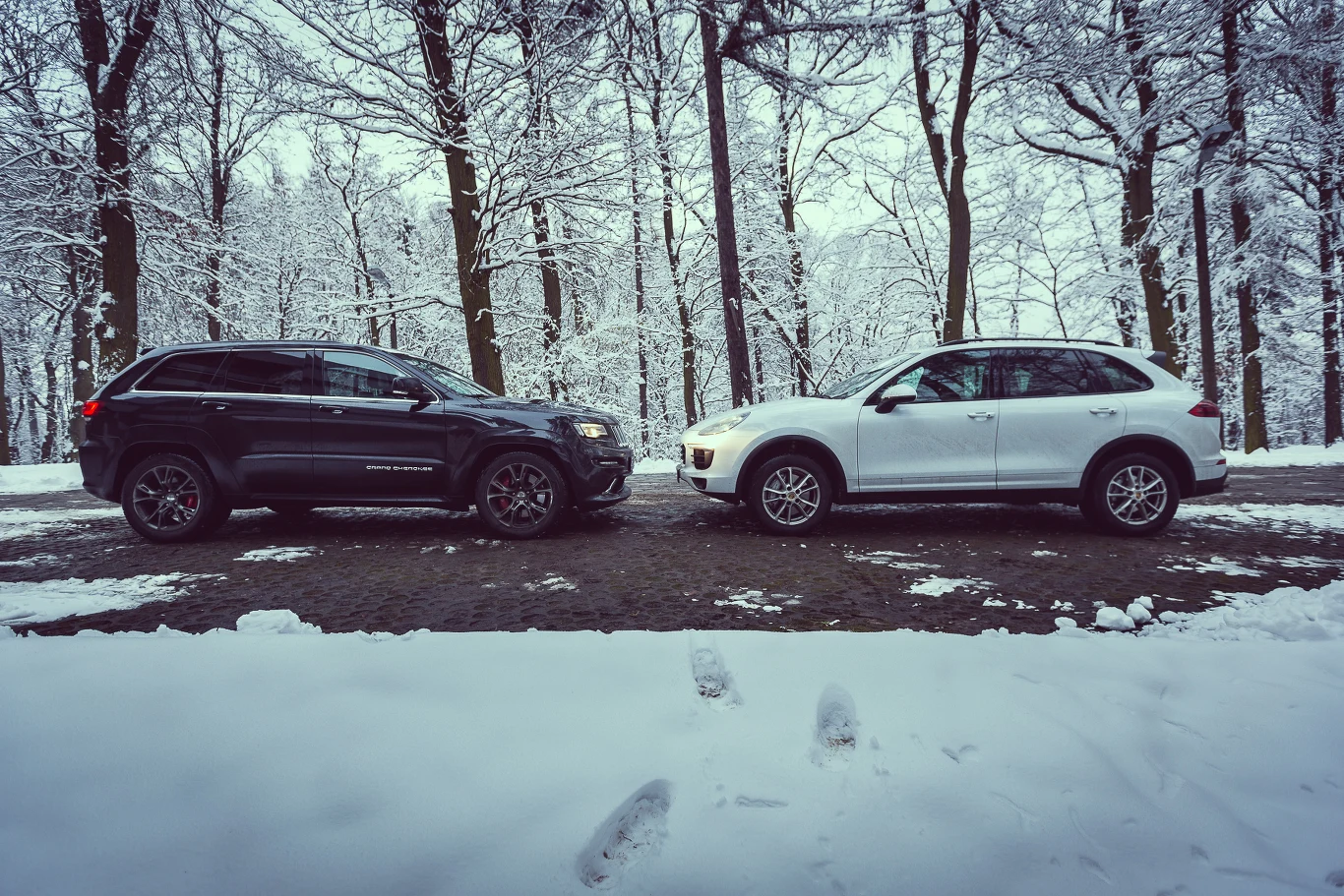 Jeep Grand Cherokee SRT czy Porsche Cayenne S? Jeep Grand Cherokee SRT czy Porsche Cayenne S?