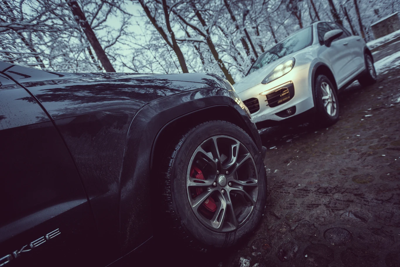 Jeep Grand Cherokee SRT czy Porsche Cayenne S? Jeep Grand Cherokee SRT czy Porsche Cayenne S?
