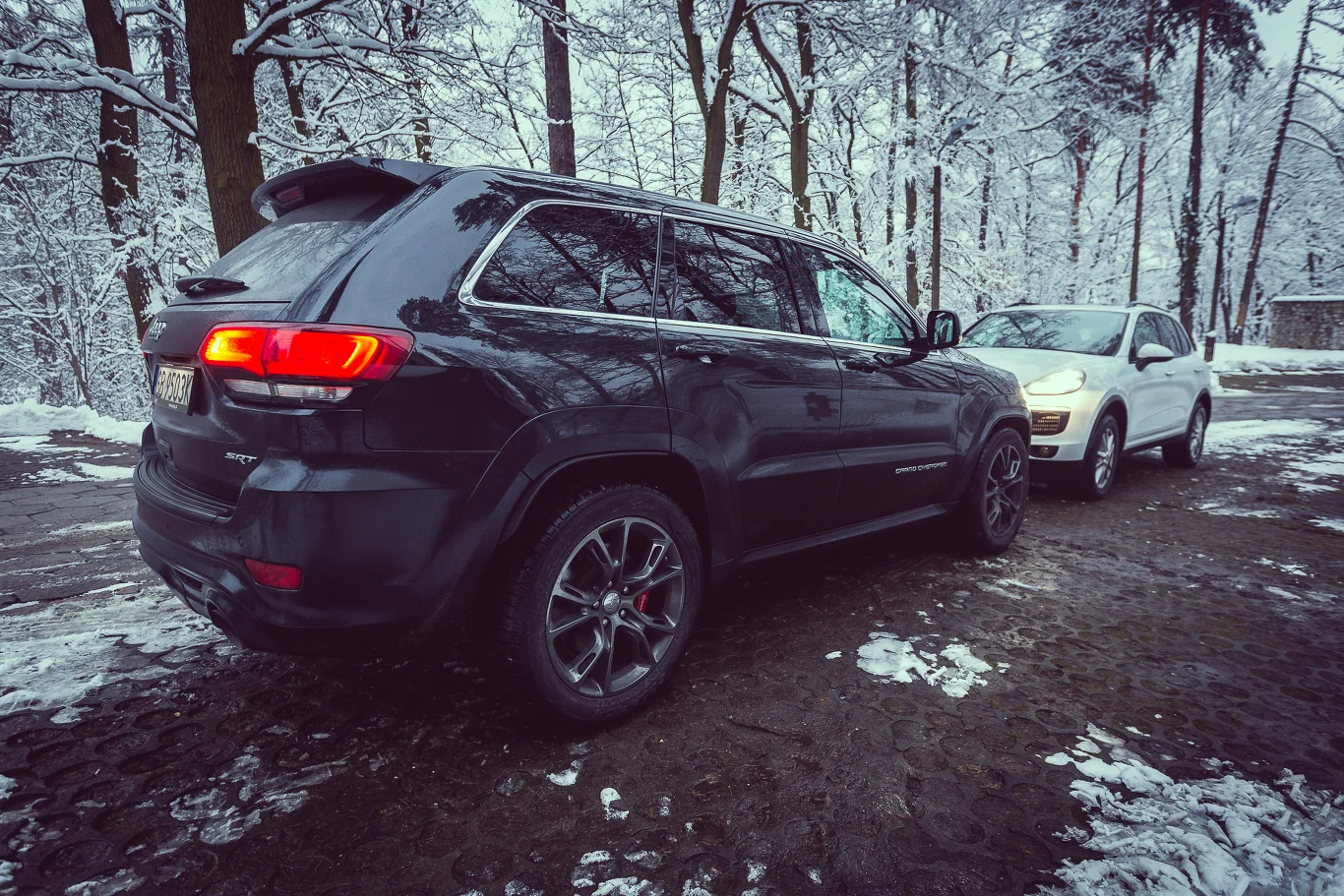 Jeep Grand Cherokee SRT czy Porsche Cayenne S? Jeep Grand Cherokee SRT czy Porsche Cayenne S?