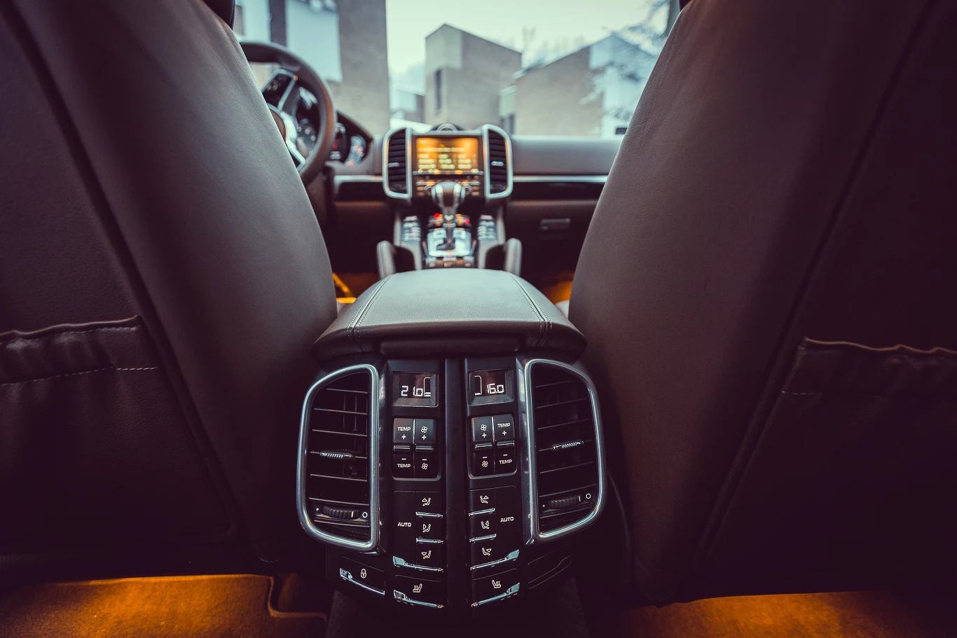 Jeep Grand Cherokee SRT czy Porsche Cayenne S? Jeep Grand Cherokee SRT czy Porsche Cayenne S?