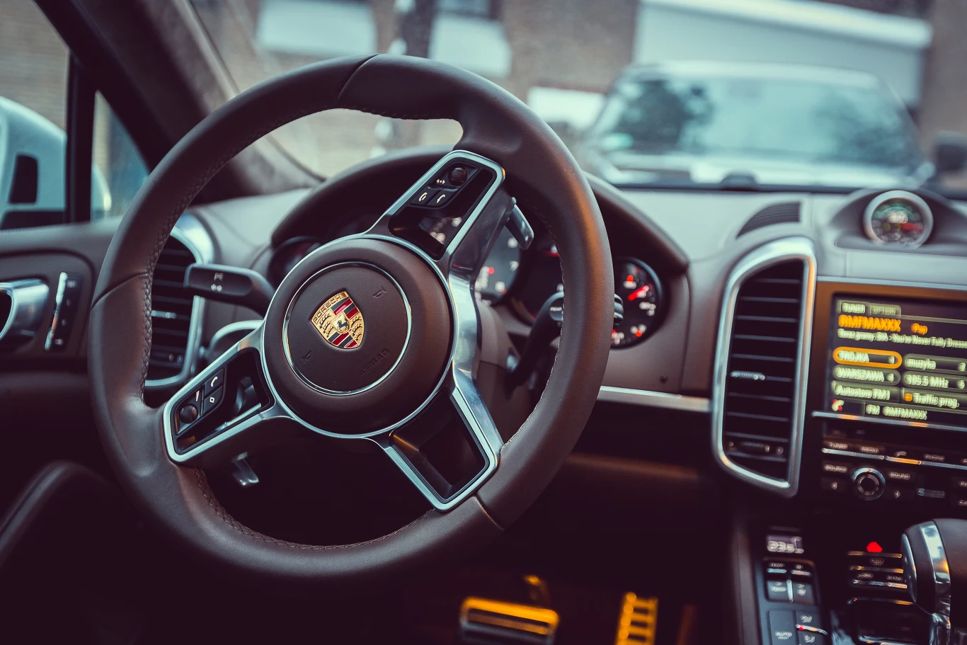 Jeep Grand Cherokee SRT czy Porsche Cayenne S? Jeep Grand Cherokee SRT czy Porsche Cayenne S?