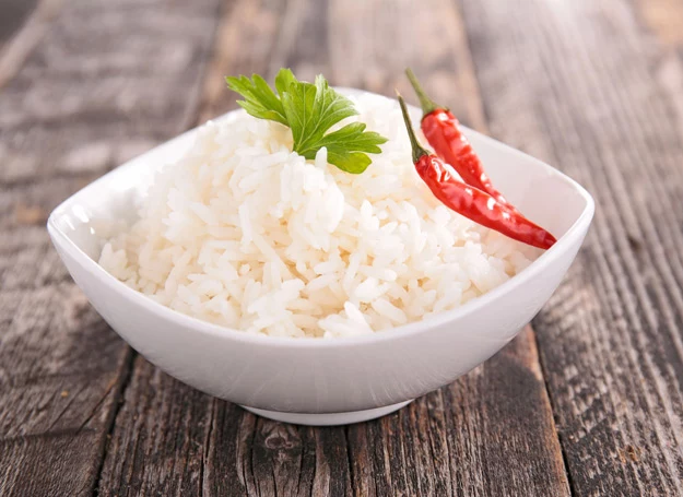 Ryż nie zawiera glutenu, więc jest odpowiedni dla maluszków, które nie tolerują białek innych zbóż. 