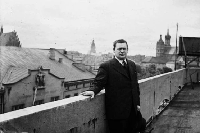 Jednym z więźniów był znany dziennikarz i publicysta Stanisław Cat-Mackiewicz Jednym z więźniów był znany dziennikarz i publicysta Stanisław Cat-Mackiewicz