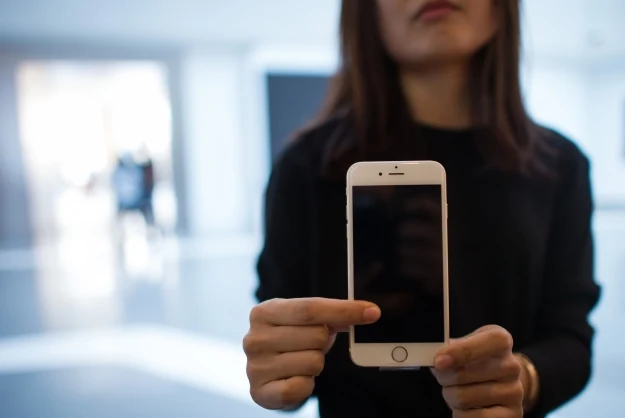 Chinka chwali się nowym iPhonem Chinka chwali się nowym iPhonem