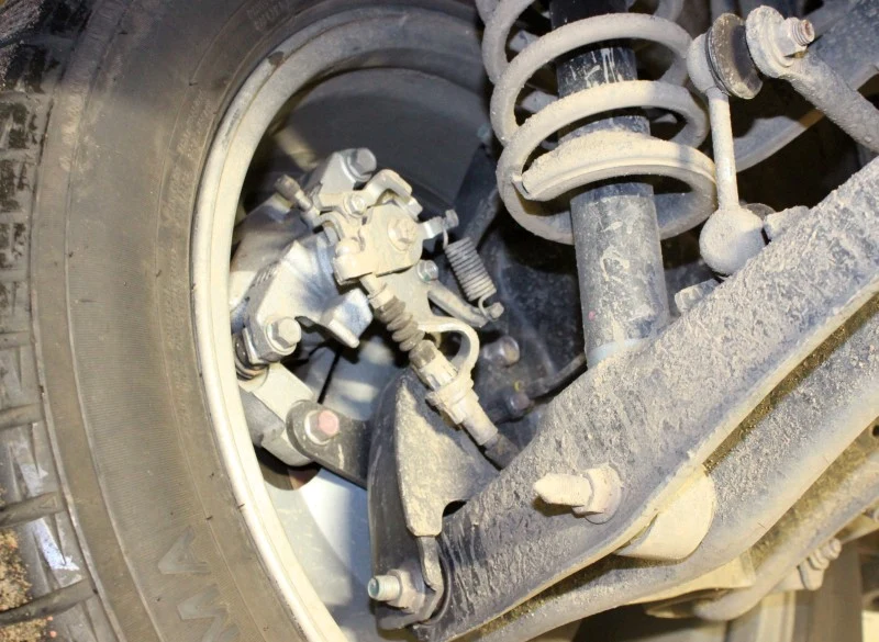 Hamulec ręczny nie jest skomplikowanym urzędzeniem ale wymaga obsługi Hamulec ręczny nie jest skomplikowanym urzędzeniem ale wymaga obsługi