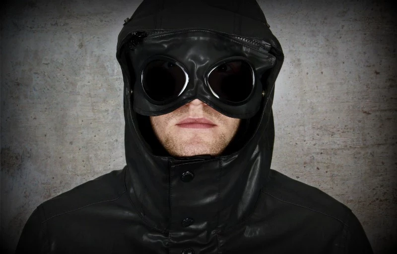 Goggle Jacket - jedna z ikon stylu casuals. Prosta, elegancka i mająca w sobie kibicowski akcent