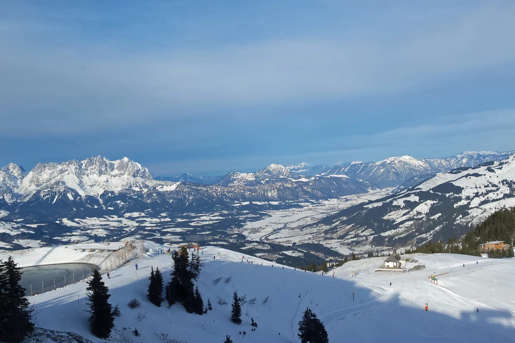 Widok z Hahnenkamm na Kitzbühel