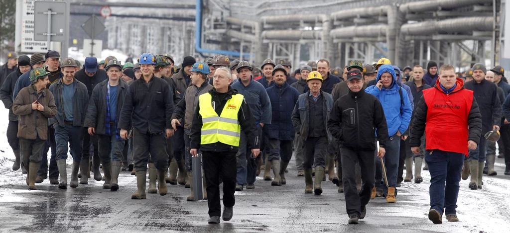 Masówka w bramie kopalni Budryk w Ornontowicach, należącej do Jastrzębskiej Spółki Węglowej. Masówka w bramie kopalni Budryk w Ornontowicach, należącej do Jastrzębskiej Spółki Węglowej.