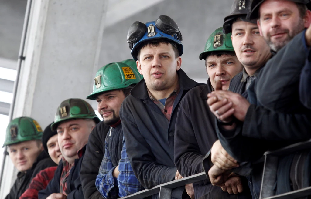 Masówka w bramie kopalni Budryk w Ornontowicach, należącej do Jastrzębskiej Spółki Węglowej. Masówka w bramie kopalni Budryk w Ornontowicach, należącej do Jastrzębskiej Spółki Węglowej.