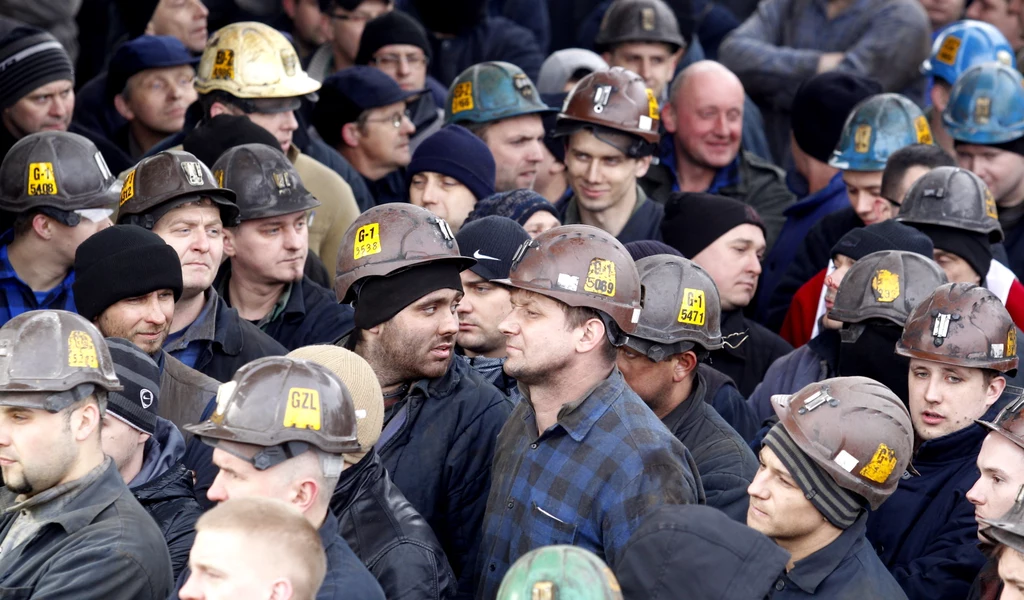 Masówka w bramie kopalni Budryk w Ornontowicach, należącej do Jastrzębskiej Spółki Węglowej. Masówka w bramie kopalni Budryk w Ornontowicach, należącej do Jastrzębskiej Spółki Węglowej.