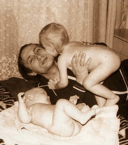 Putin z córkami Putin z córkami