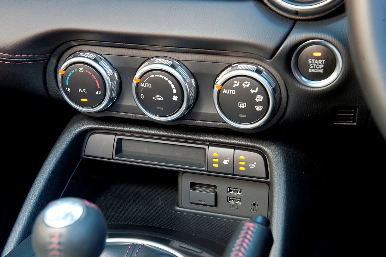 Mazda MX-5 ND (2015)