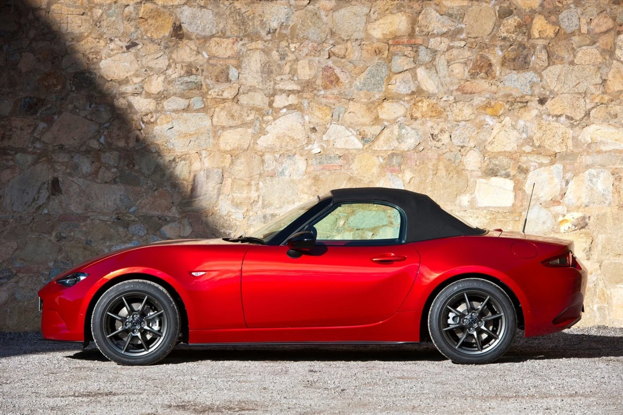 Mazda MX-5 ND (2015)