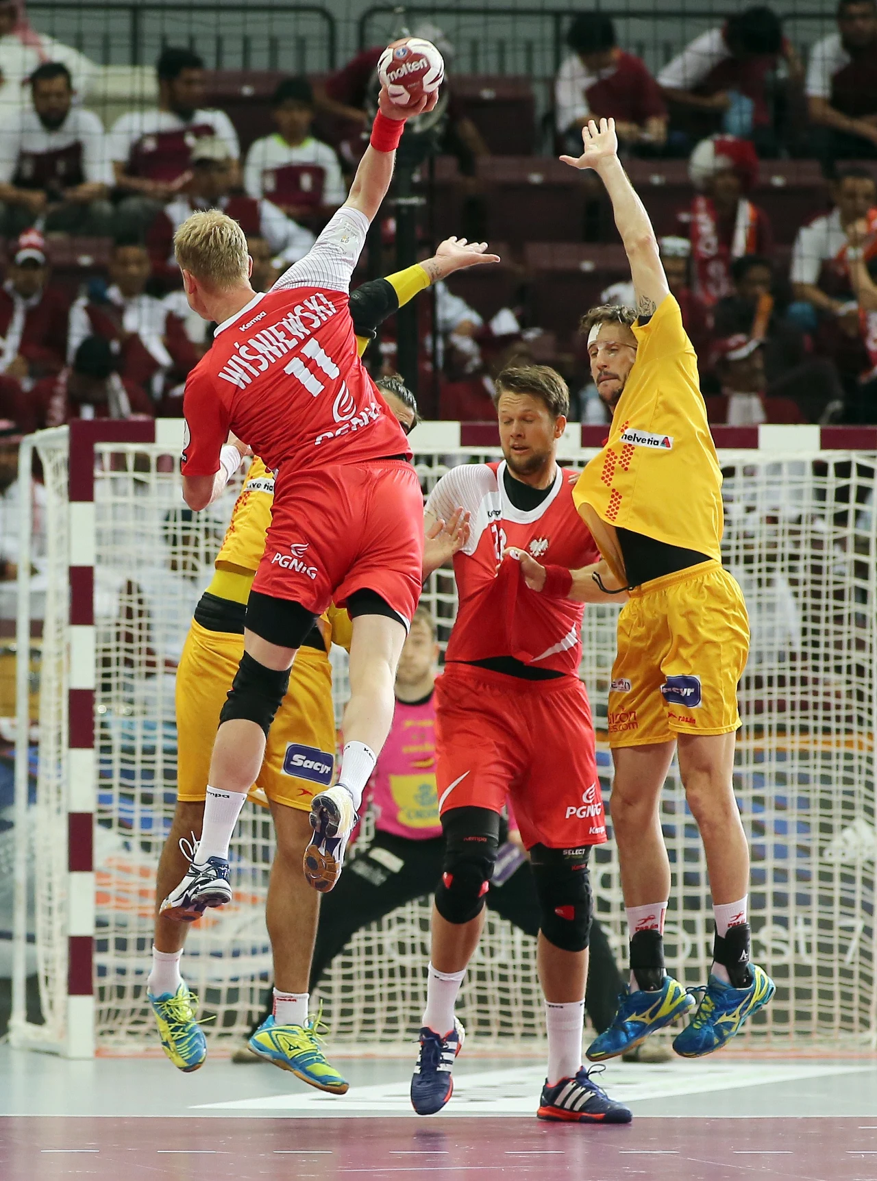 Polscy piłkarze ręczni walczyli z Hiszpanią o brąz MŚ w Katarze i wygrali po szalonym boju z dogrywką 29-28! Emocje sięgały zenitu! Polscy piłkarze ręczni walczyli z Hiszpanią o brąz MŚ w Katarze i wygrali po szalonym boju z dogrywką 29-28! Emocje sięgały zenitu!