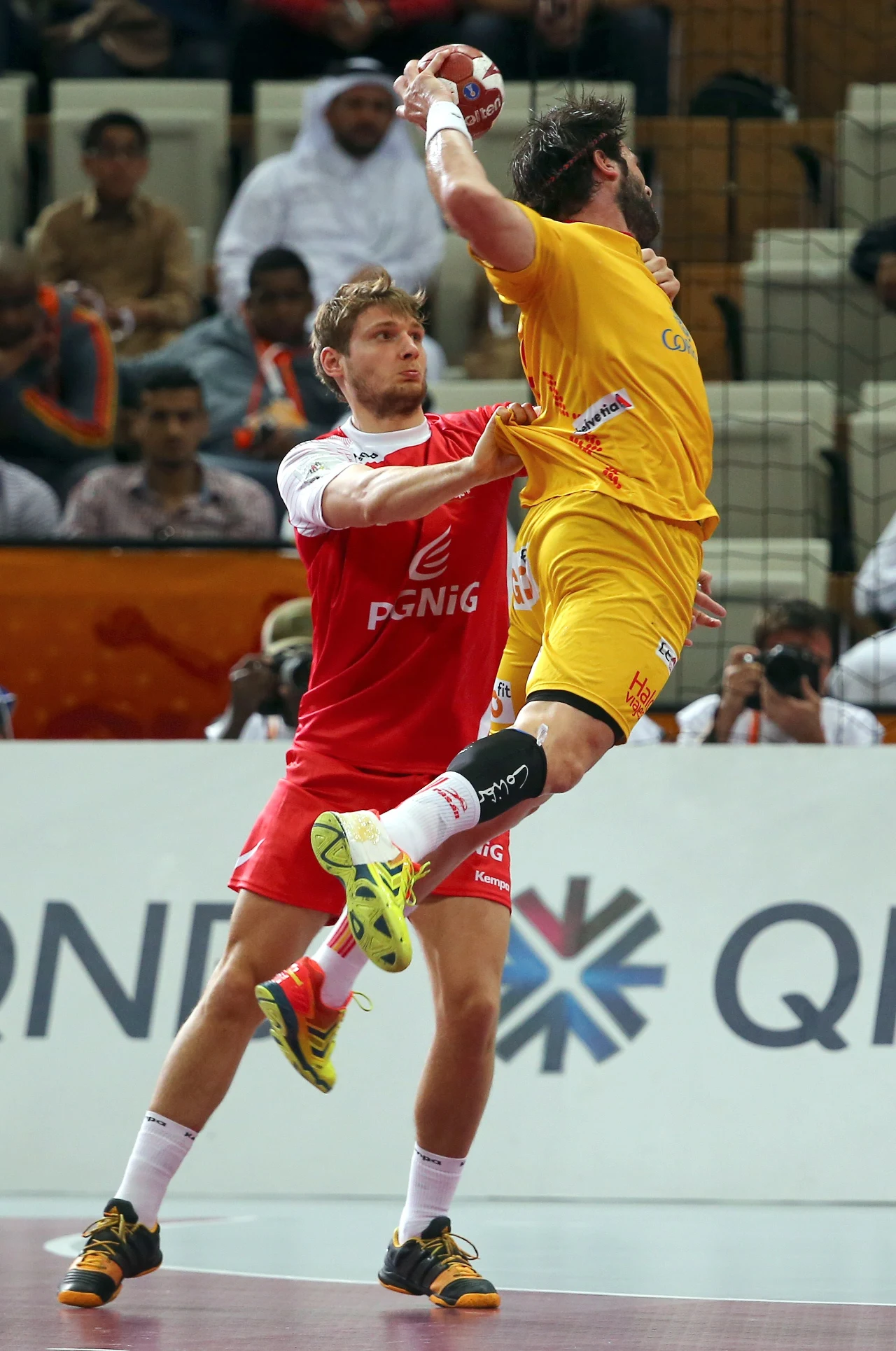 Polscy piłkarze ręczni walczyli z Hiszpanią o brąz MŚ w Katarze i wygrali po szalonym boju z dogrywką 29-28! Emocje sięgały zenitu! Polscy piłkarze ręczni walczyli z Hiszpanią o brąz MŚ w Katarze i wygrali po szalonym boju z dogrywką 29-28! Emocje sięgały zenitu!