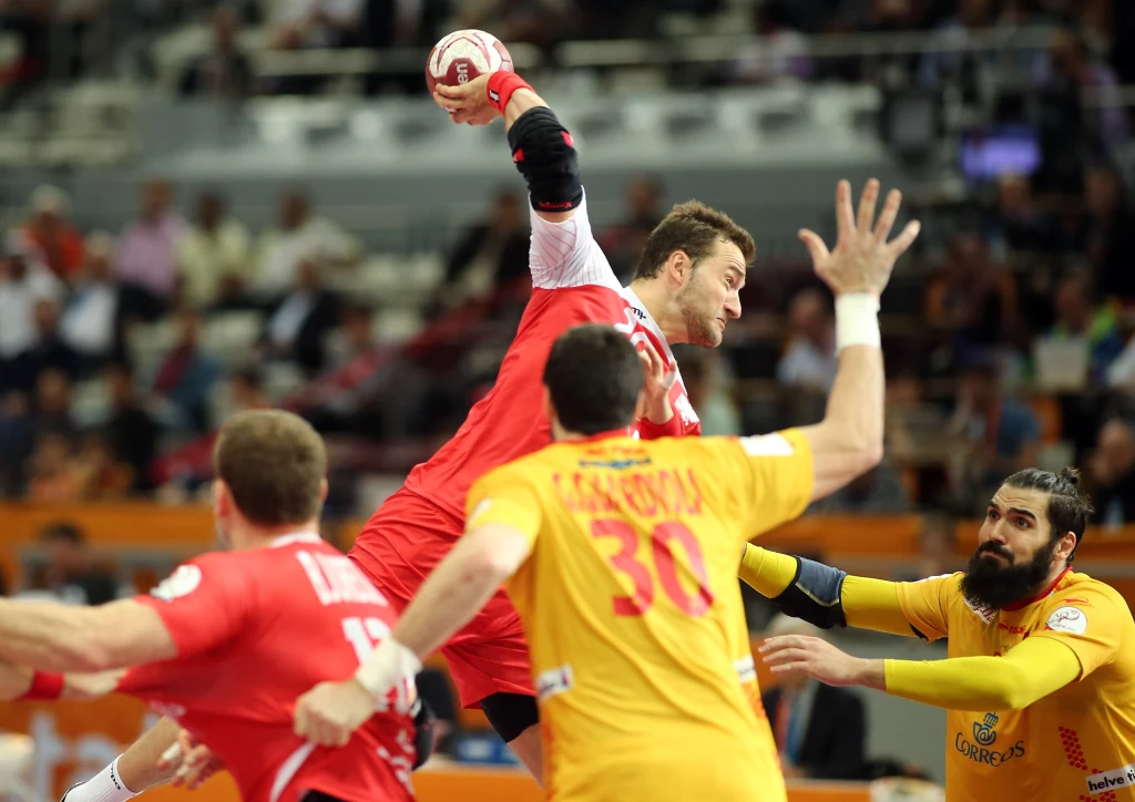 Polscy piłkarze ręczni walczyli z Hiszpanią o brąz MŚ w Katarze i wygrali po szalonym boju z dogrywką 29-28! Emocje sięgały zenitu! Polscy piłkarze ręczni walczyli z Hiszpanią o brąz MŚ w Katarze i wygrali po szalonym boju z dogrywką 29-28! Emocje sięgały zenitu!