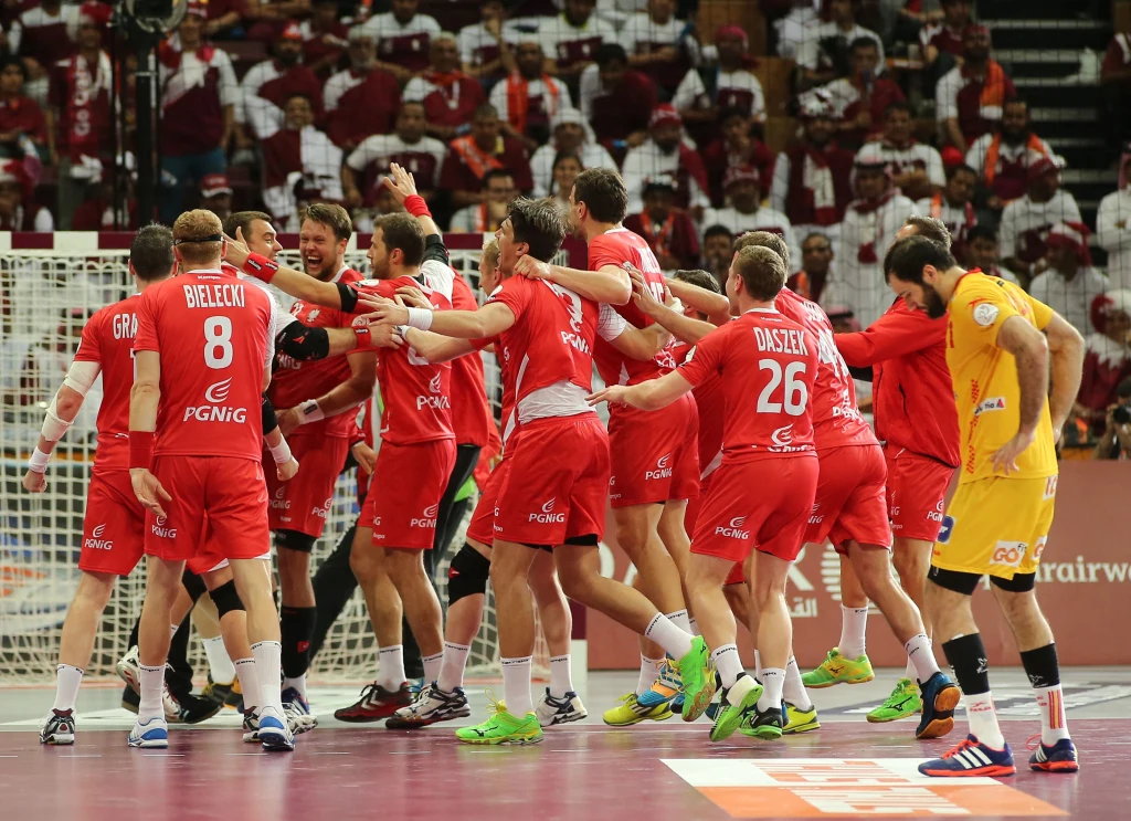 Polscy piłkarze ręczni walczyli z Hiszpanią o brąz MŚ w Katarze i wygrali po szalonym boju z dogrywką 29-28! Emocje sięgały zenitu! Polscy piłkarze ręczni walczyli z Hiszpanią o brąz MŚ w Katarze i wygrali po szalonym boju z dogrywką 29-28! Emocje sięgały zenitu!